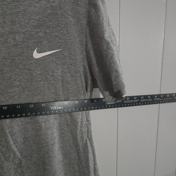 Nike T-Shirt Mens Large Gray Short Sleeve Athletic Cut Swoosh Logo Tee - Picture 4 of 6